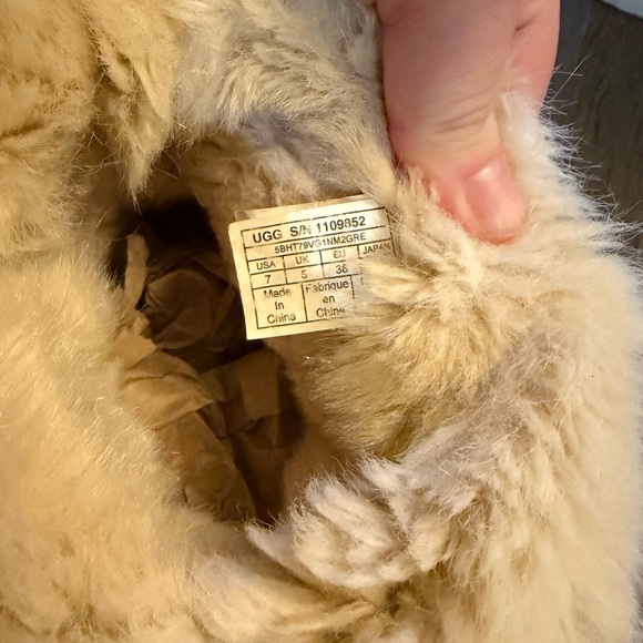 UGG Milla Suede Mini Boots Size 7 - Picture 6 of 6